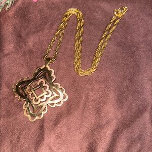 Crown TRIFARI LARGE gold toned Cross Necklace 🐈‍⬛